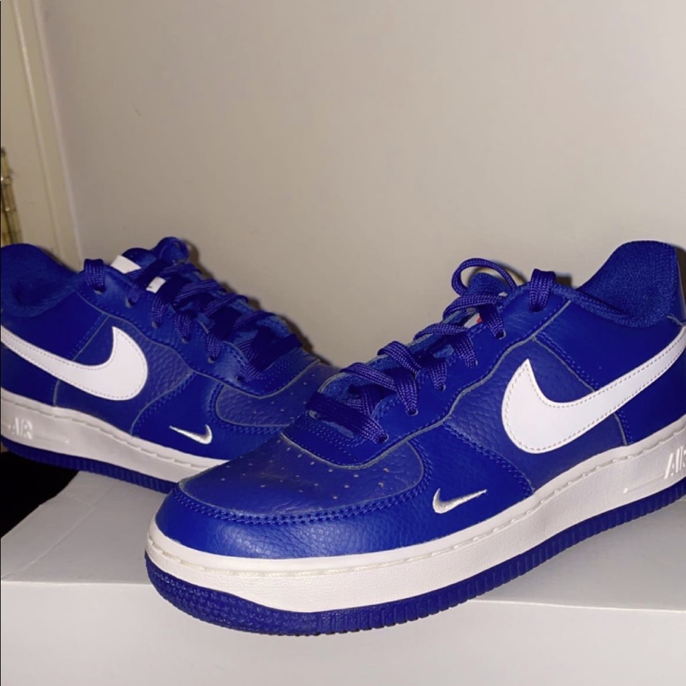 AIR FORCE 1
Size: 5 Y 
Color: Deep Royal Blue/ White